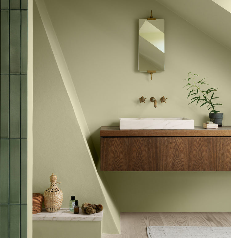 Badeværelse malet i farven Jotun 8596 Sunny Green med Lady Aqua Mat